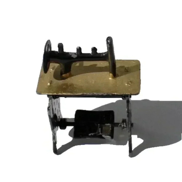 VINTAGE METAL MINI Miniature Doll House Treadle Sewing Machine - Picture 2 of 4